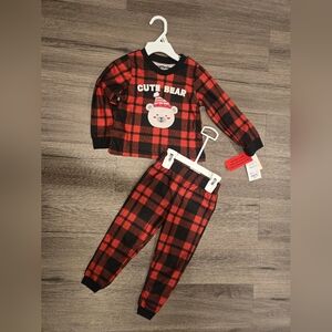 Boys 2T toddle matching red and black plaid set, pajamas. Cute Bear
